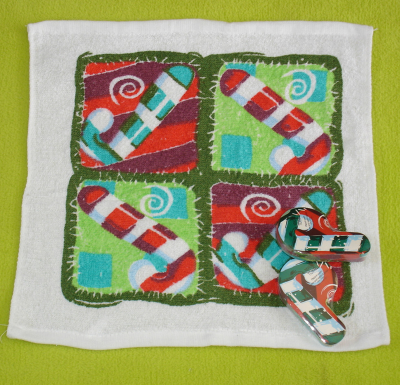 Christmas Compressed Towel with Cratch Design (YT-680)
